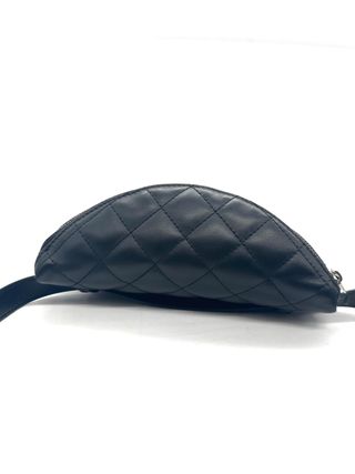 Riñonera Chanel Negra Acolchada