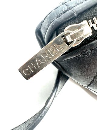 Riñonera Chanel Negra Acolchada