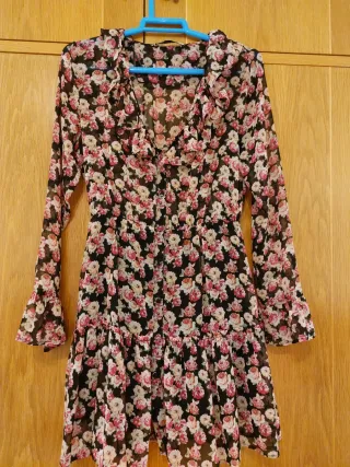 Vestido floral con volantes, botones delante,forro