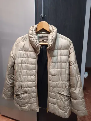 Cazadora acolchada mujer beige
