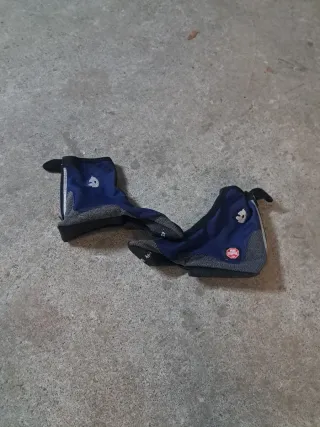 Cubrebotas azules y grises