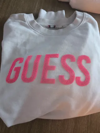 Sudadera Guess Blanca con Logo Rosa