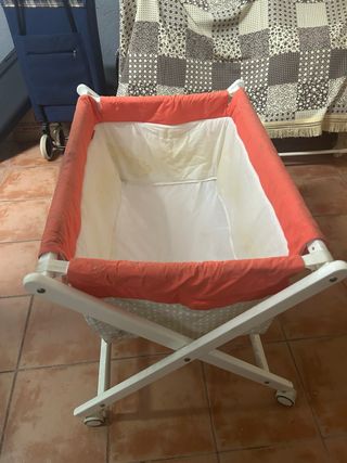 Cuna de viaje con ruedas