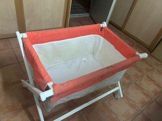 Cuna de viaje con ruedas
