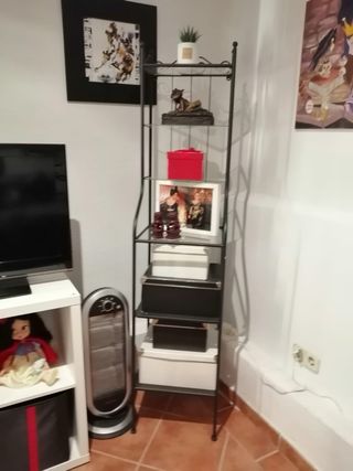 Lote IKEA: cama, reloj, estantería y espejo