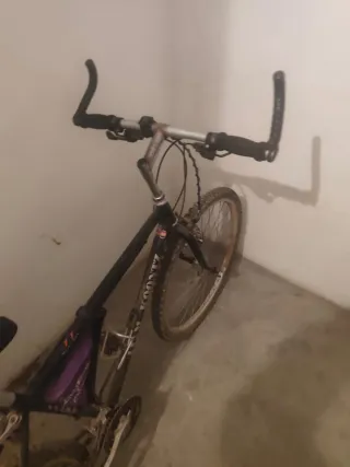 Bicicleta apenas utilizada