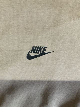 Sudadera Nike Tech sin capucha beige