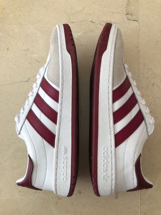 Zapatillas Adidas Blancas y Rojas