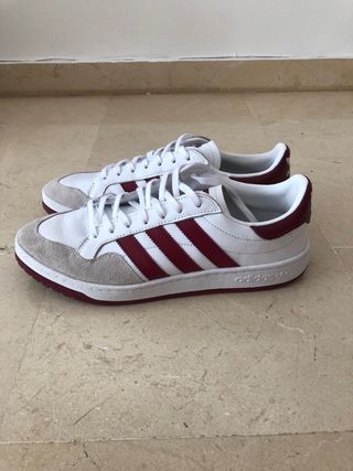 Zapatillas Adidas Blancas y Rojas