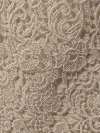 Falda blanca de encaje