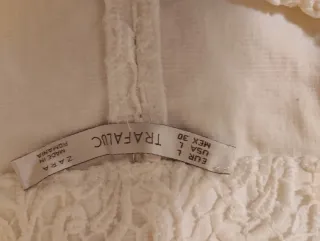 Falda blanca de encaje