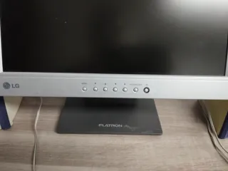 Monitor LG Flatron 15 + Altoparlanti Genius