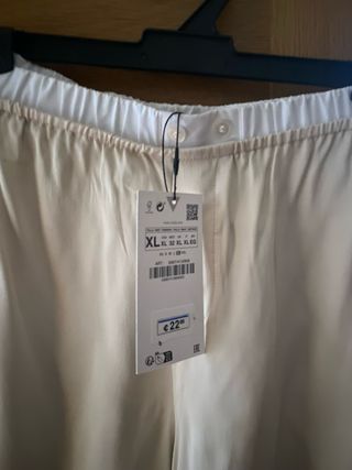 Pantalón de seda beige