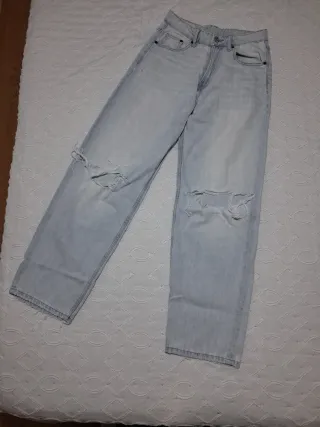 Pantalón vaquero Zara mujer talla 34 desgastado