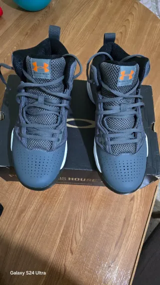 Zapatillas Under Armour Gris y Naranja