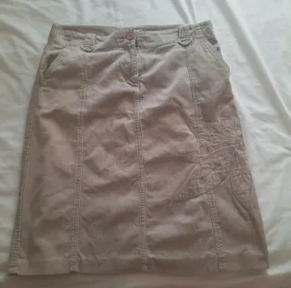 Falda de pana beige bordada