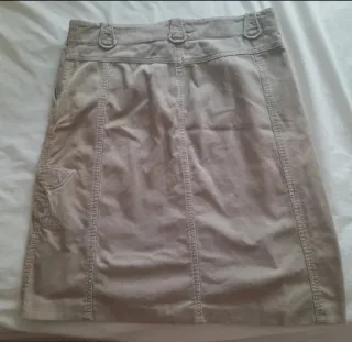 Falda de pana beige bordada