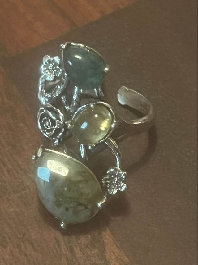 Anello artigianale argento pietre verdi