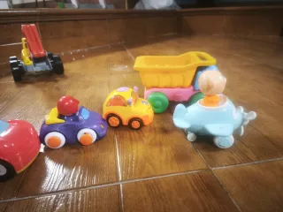 Lote de camiónes, tractores y escavadoras.