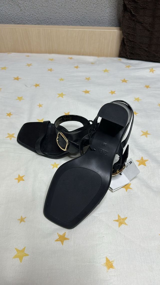 Tacones Zara Negros Hebilla Dorada