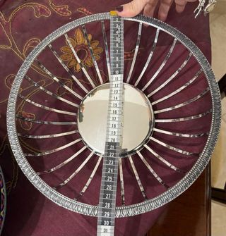 Antico cestino in metallo con punzoni