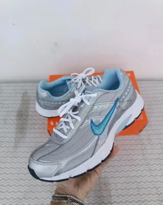 Nike Initiaitor Scarpe da Ginnastica Argento/Blu