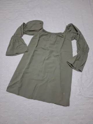 Vestido Bershka verde XS manga acampanada