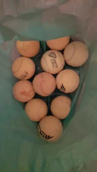 11 Pelotas usadas de Pádel. Conjunto por 8 euros.