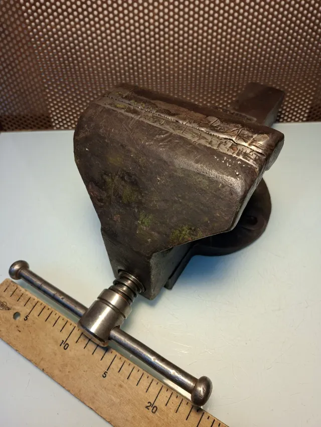 Tornillo de banco americano