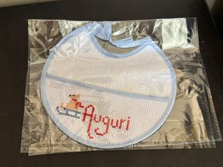 Bavetta neonato ricamata Auguri