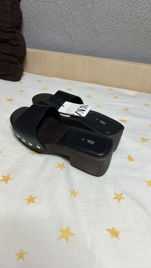 Zuecos Zara plataforma madera negros talla 38