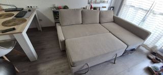Sofá-cama FRIHETEN con chaiselongue gris claro