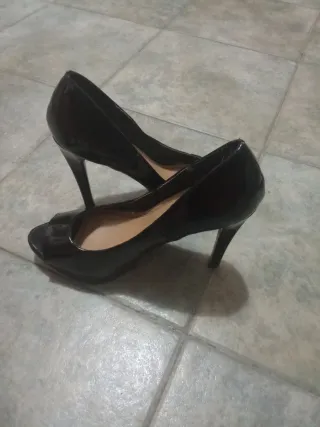 Zapatos de tacón negros peep toe