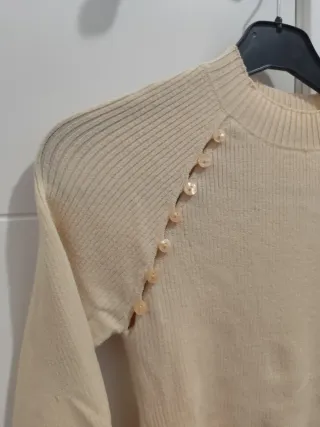 Jersey beige ajustado con botones