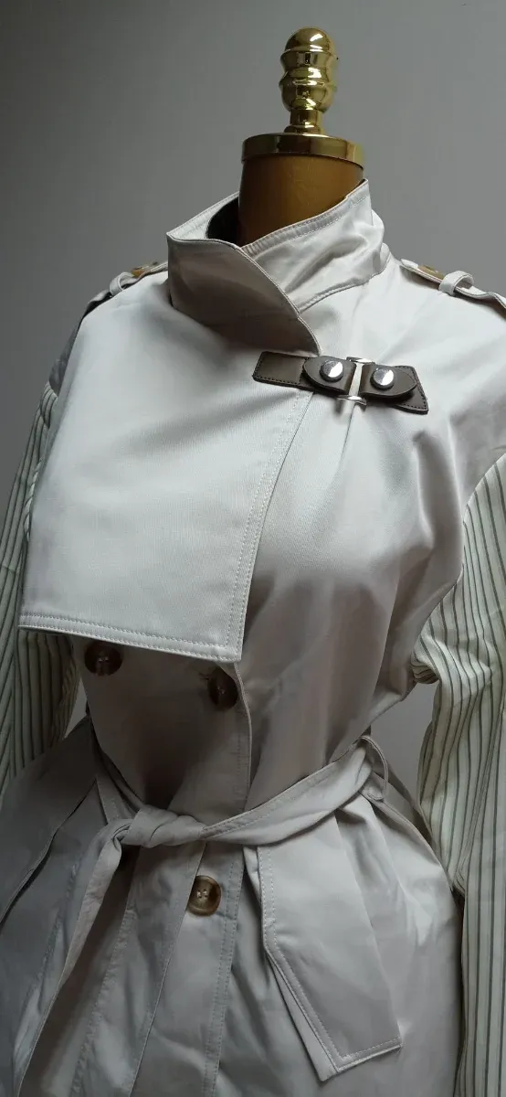 Gabardina beige con cinturón