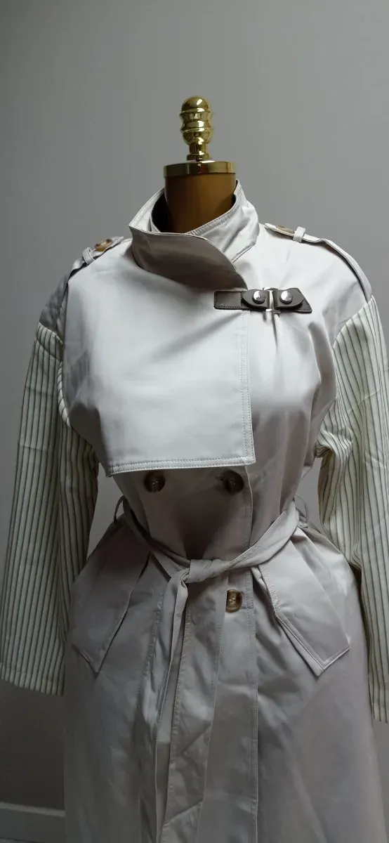 Gabardina beige con cinturón