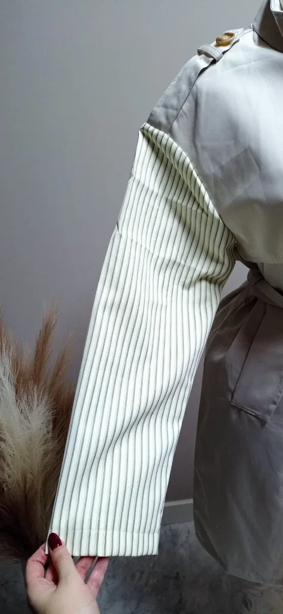 Gabardina beige con cinturón