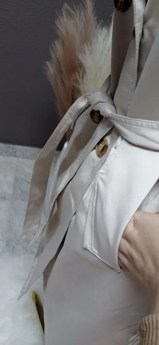 Gabardina beige con cinturón