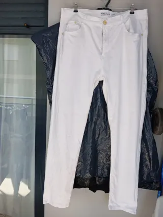 Vaqueros elásticos blancos