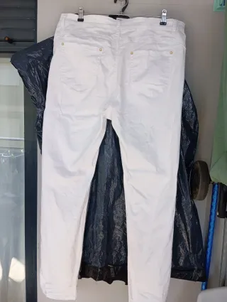Vaqueros elásticos blancos