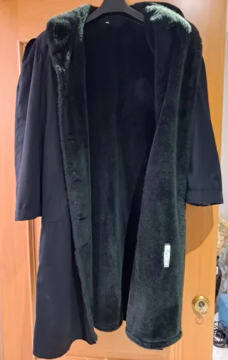 Abrigo largo negro con forro de pelo
