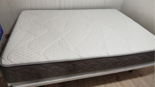 Colchón ortopédico casi nuevo de 135
