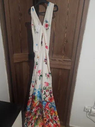 Vestido de fiesta negro con pedrería