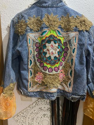 Chaqueta vaquera boho.