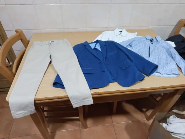 Traje niño americana, pantalón y 2 camisas T4
