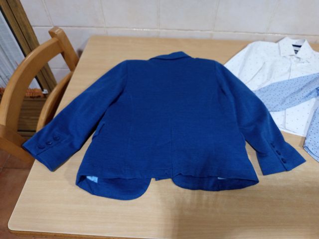 Traje niño americana, pantalón y 2 camisas T4