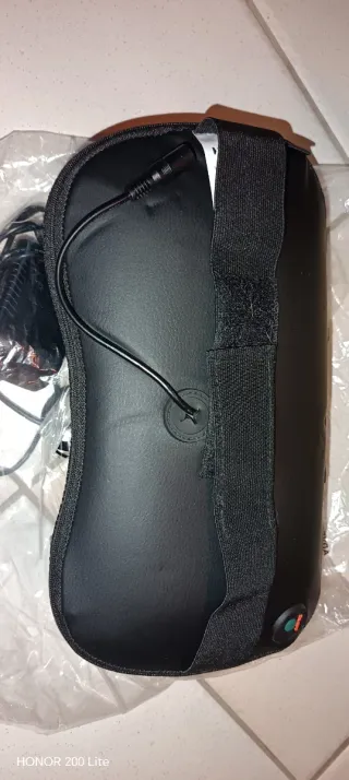 Massaggiatore cervicale nero