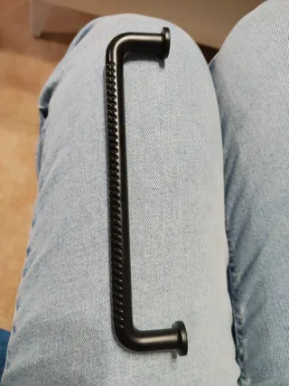 Tirador negro para muebles