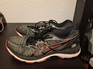 Zapatillas running Asics negras y rojas