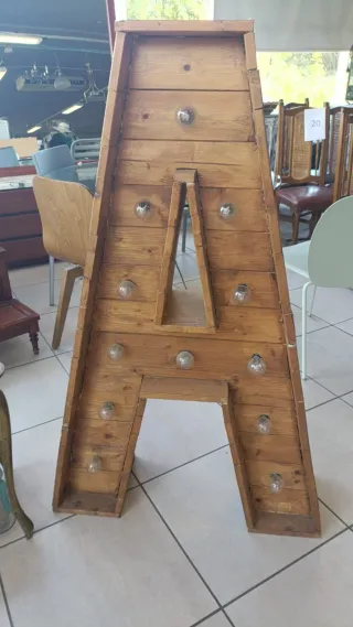 Letra A Gigante Decorativa con Bombillas